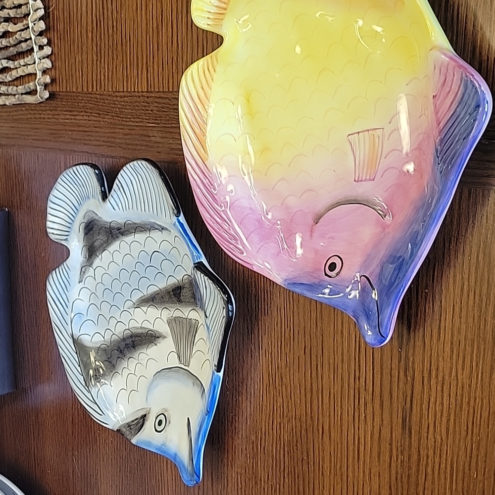 Mesa Fish Plates EUC, Set of 2